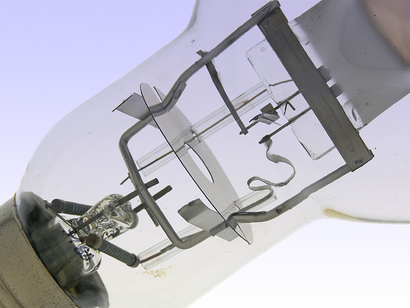 SUNMASTER M 1100W U37 WDX 0-800-700-0562 R