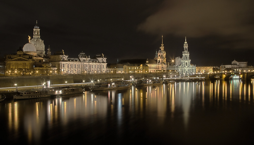 Dresden Altstadt an der Elbe